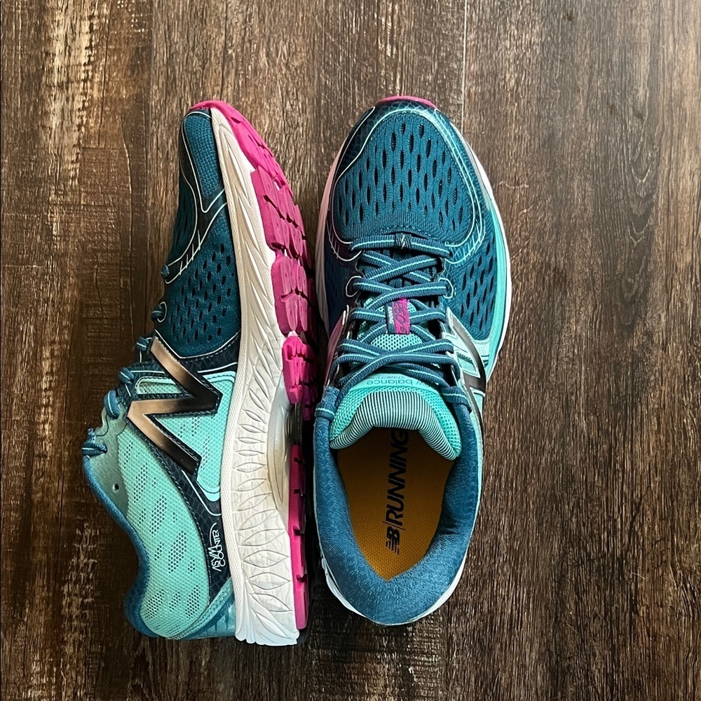 NWOT New Balance Women's Athletic Shoes in Teal and Magenta - Picture 3 of 6